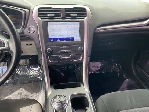 Used 2020 Ford Fusion SE image 11