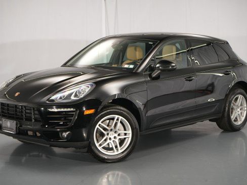 Used 2018 Porsche Macan AWD/4WD image 1