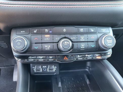Used 2025 Dodge Durango GT AWD/4WD image 20