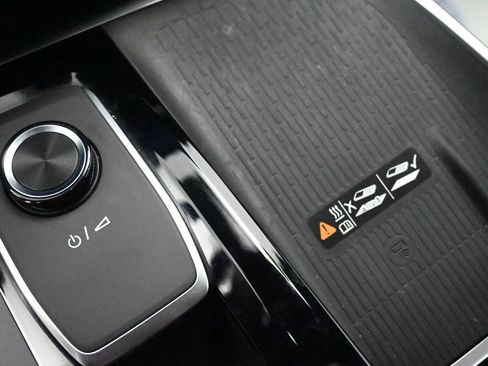 Used 2025 Buick Enclave Preferred w/ Power Package image 36