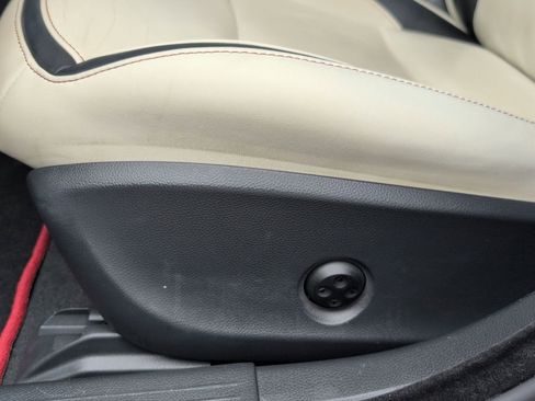 Used 2018 INFINITI QX30 Premium w/ Technology Package image 5