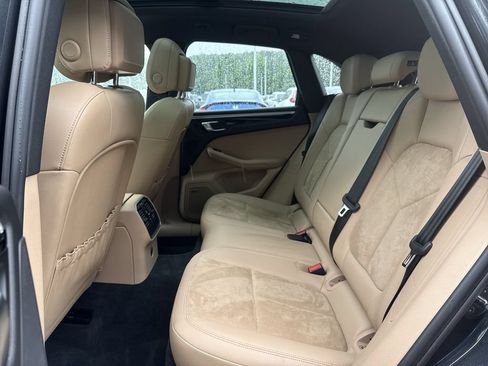 Used 2021 Porsche Macan AWD/4WD image 25