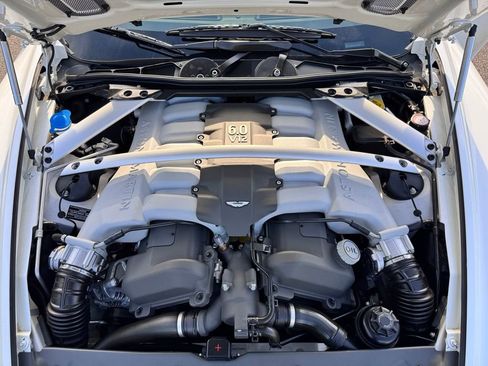 Used 2010 Aston Martin DB9 Volante image 9