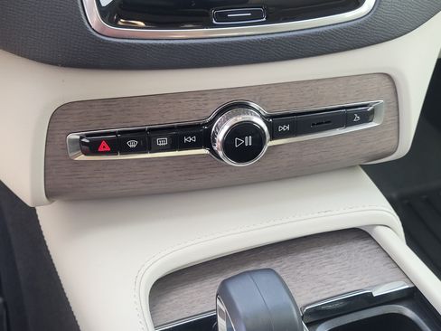 Certified 2023 Volvo XC90 B6 Plus AWD/4WD image 20