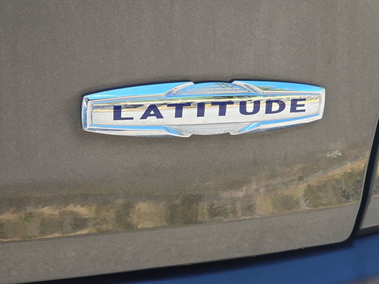 Used 2015 Jeep Cherokee Latitude w/ Cold Weather Group AWD/4WD image 7