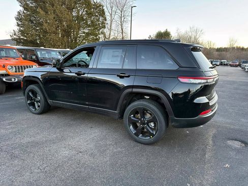 New 2025 Jeep Grand Cherokee 4WD image 3