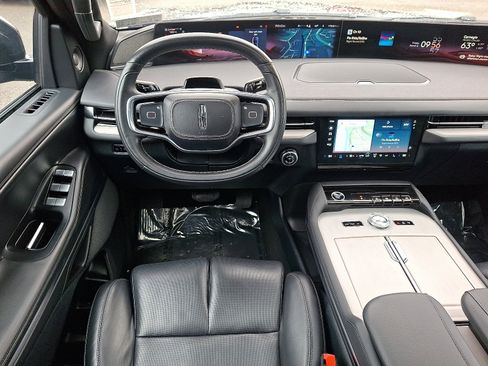 Used 2025 Lincoln Navigator Reserve w/ Jet Appearance Package image 11