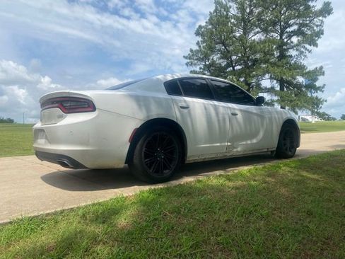 Used 2021 Dodge Charger SXT w/ Cold Weather Package RWD image 5