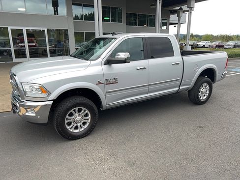 Used 2018 RAM 2500 Laramie AWD/4WD image 3