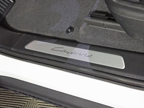 Used 2025 Porsche Cayenne Coupe image 18