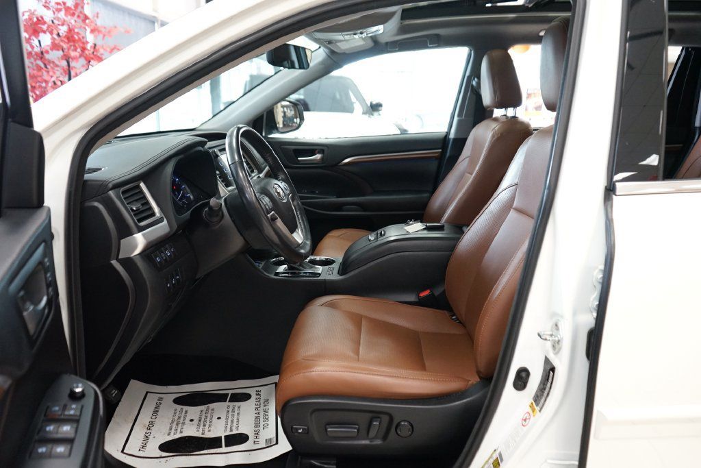 Used 2018 Toyota Highlander Limited Platinum AWD/4WD image 29