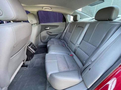 Used 2015 Chevrolet Impala LT FWD image 31