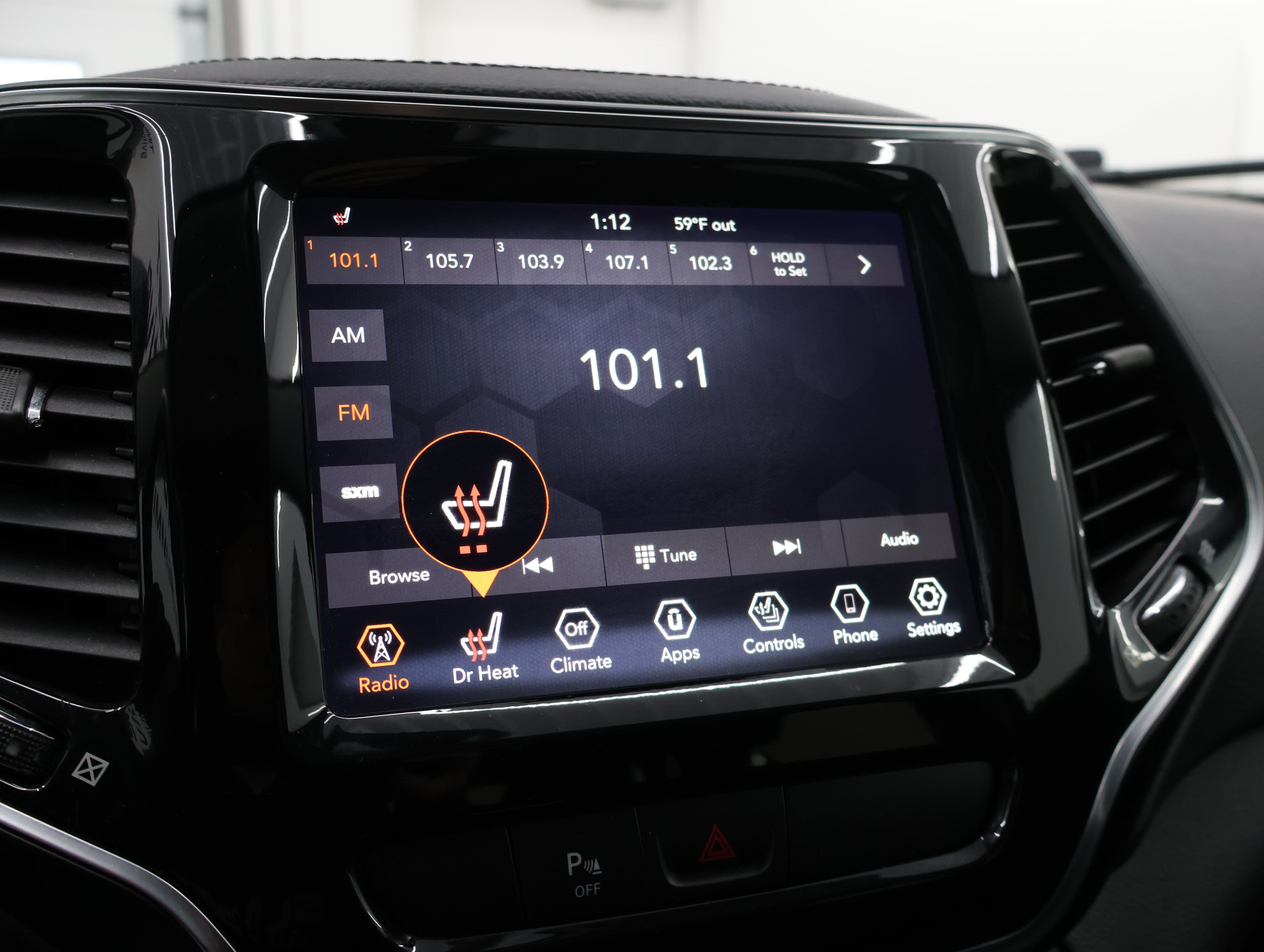 Used 2019 Jeep Cherokee Limited w/ Trailer Tow Group AWD/4WD image 47