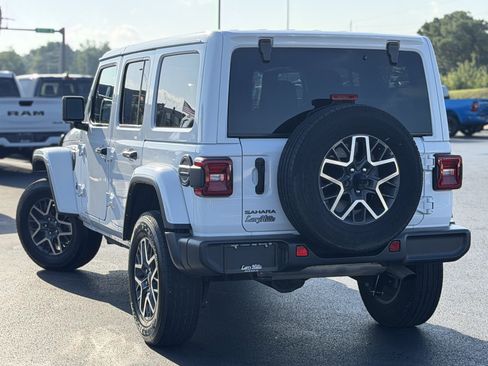 Used 2025 Jeep Wrangler Unlimited Sahara AWD/4WD image 6