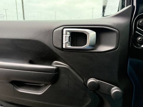 Used 2021 Jeep Wrangler Unlimited Sport AWD/4WD image 13