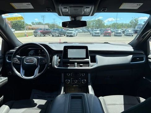 Used 2022 GMC Yukon SLE w/ Gmc Pro Safety Plus Package AWD/4WD image 14