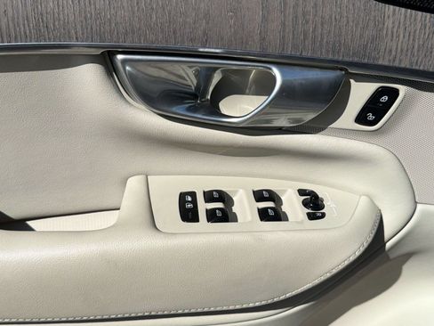 Certified 2023 Volvo XC90 B6 Ultimate w/ Protection Package Premier AWD/4WD image 12