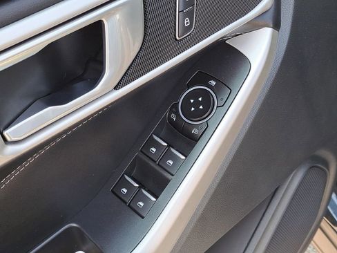 Used 2022 Ford Explorer XLT image 20