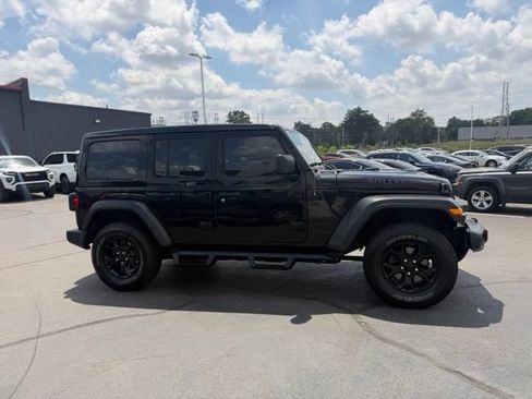 Used 2021 Jeep Wrangler Unlimited Sport AWD/4WD image 3