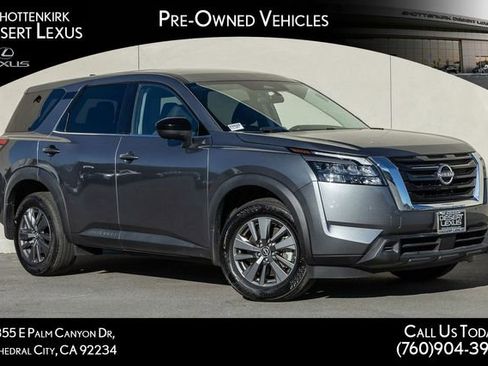 Used 2024 Nissan Pathfinder S image 1
