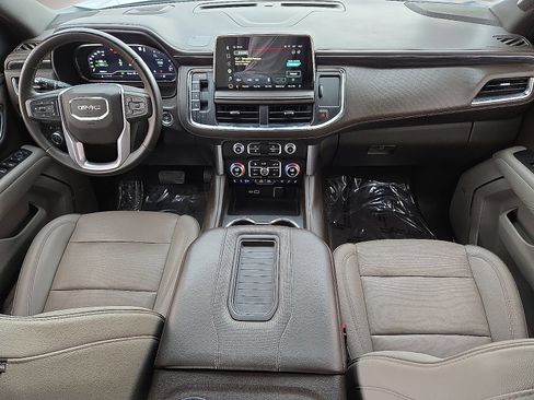 Used 2023 GMC Yukon SLT w/ SLT Luxury Package RWD image 18