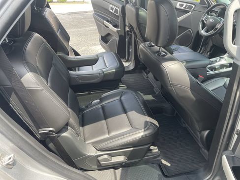 Used 2022 Ford Explorer XLT w/ Equipment Group 202A AWD/4WD image 27