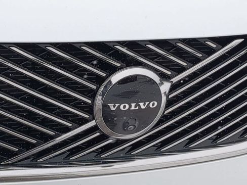 New 2025 Volvo XC90 B5 Plus w/ Protection Package Premier image 11