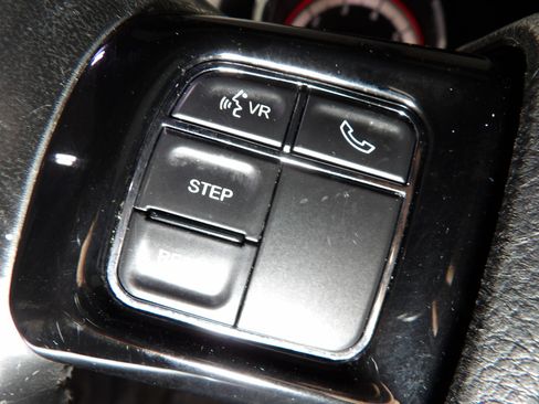 Used 2019 Dodge Grand Caravan SXT FWD image 21