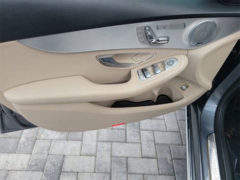 Used 2019 Mercedes-Benz C 300 Sedan image 23