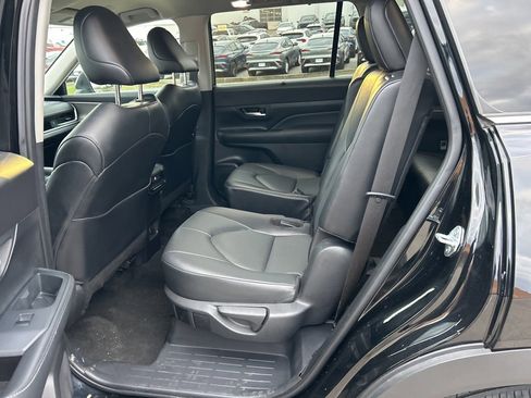 Used 2024 Toyota Grand Highlander XLE image 11