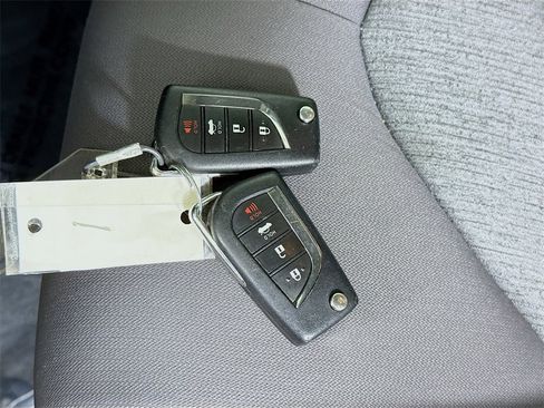 Certified 2022 Toyota Camry LE image 31