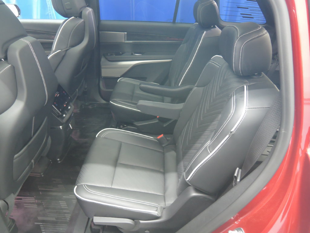 Used 2026 Cadillac Vistiq Platinum AWD/4WD image 32