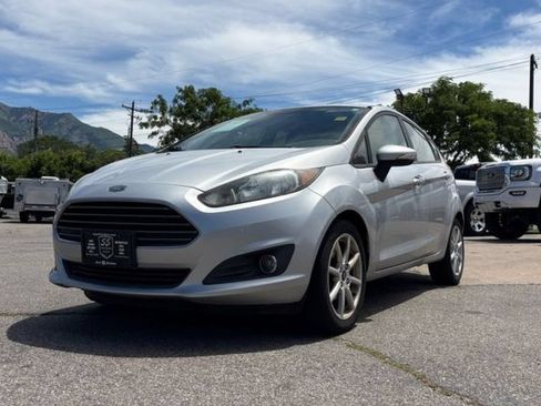 Used 2015 Ford Fiesta SE w/ Equipment Group 201A FWD image 2