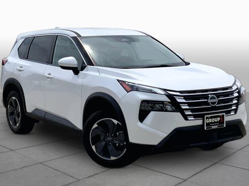 Used 2024 Nissan Rogue SV AWD/4WD image 3