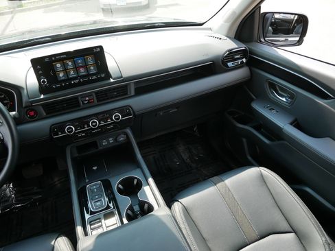 Used 2025 Honda Pilot EX-L image 11
