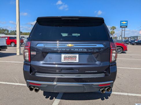 Used 2023 Chevrolet Suburban Premier image 5