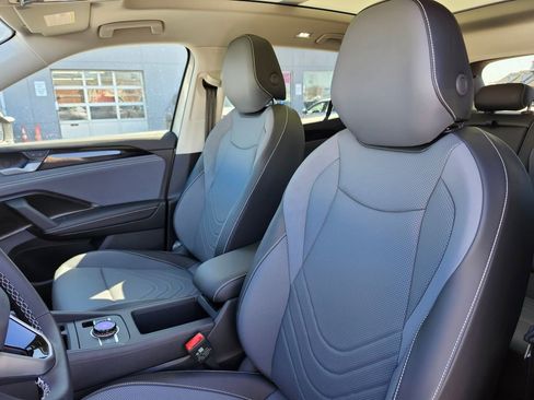 New 2026 Volkswagen Tiguan SE AWD/4WD image 9