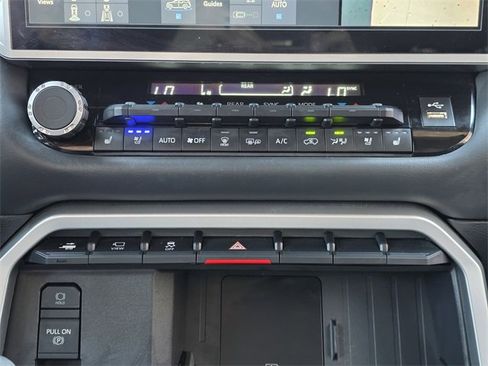 Certified 2025 Toyota Sequoia Platinum image 16