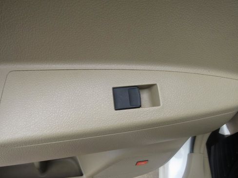 Used 2013 Toyota Highlander Limited image 39