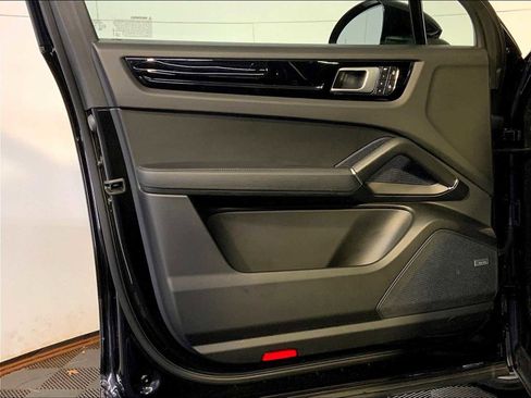 Certified 2022 Porsche Cayenne image 25