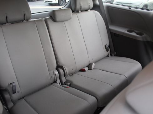 Used 2017 Toyota Sienna XLE w/ XLE Navigation Package FWD image 25