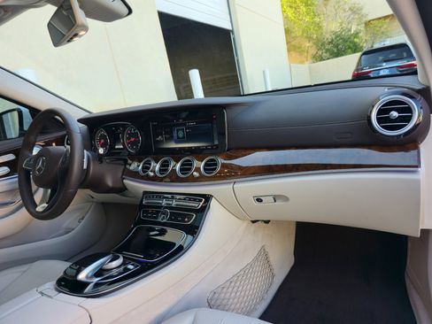 Used 2018 Mercedes-Benz E 400 4MATIC Wagon image 24