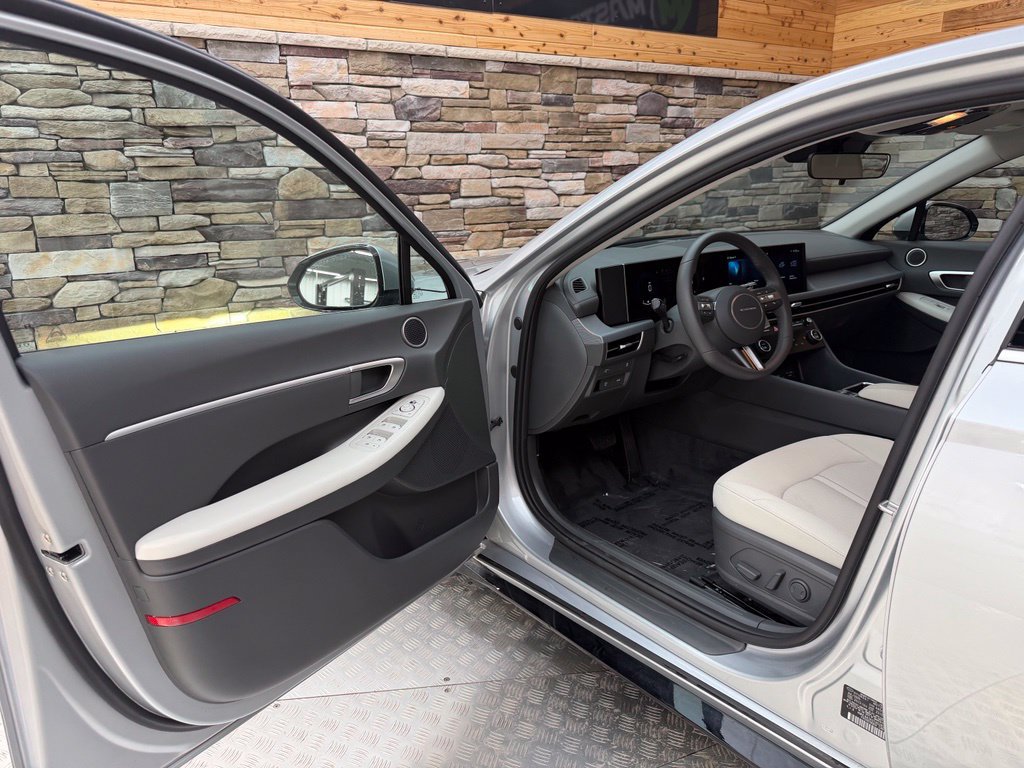 Used 2026 Hyundai Sonata SEL FWD image 26