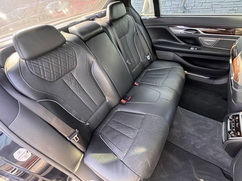 Used 2017 BMW 750i xDrive image 32