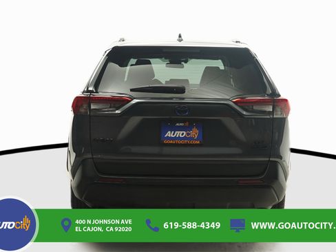 Used 2022 Toyota RAV4 XLE Premium AWD/4WD image 12