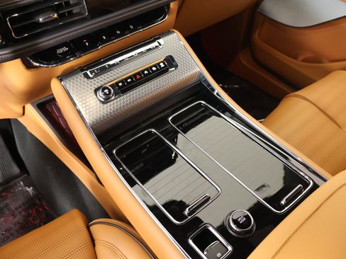 New 2026 Lincoln Aviator Black Label AWD/4WD image 8
