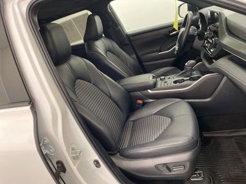 Used 2023 Toyota Highlander XSE AWD/4WD image 31