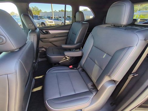 Used 2025 Buick Enclave Preferred image 14