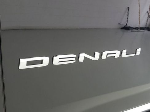 Used 2025 GMC Yukon XL Denali AWD/4WD image 8