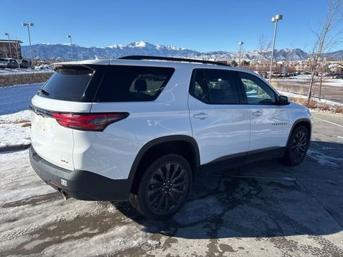 Used 2023 Chevrolet Traverse RS image 3